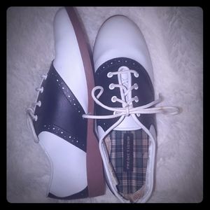 Saddle shoes